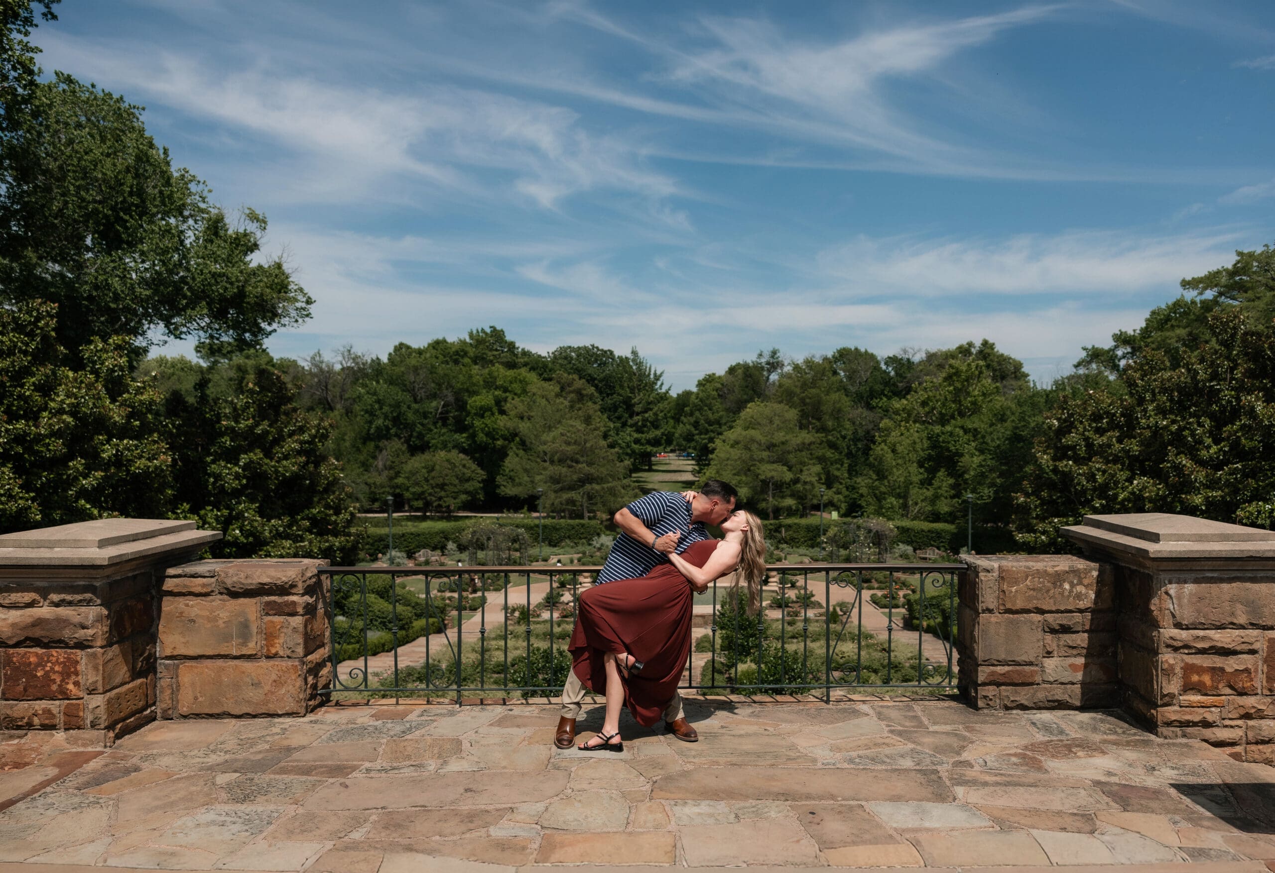 Man and woman embracing at the Fort Worth Botanic Garden