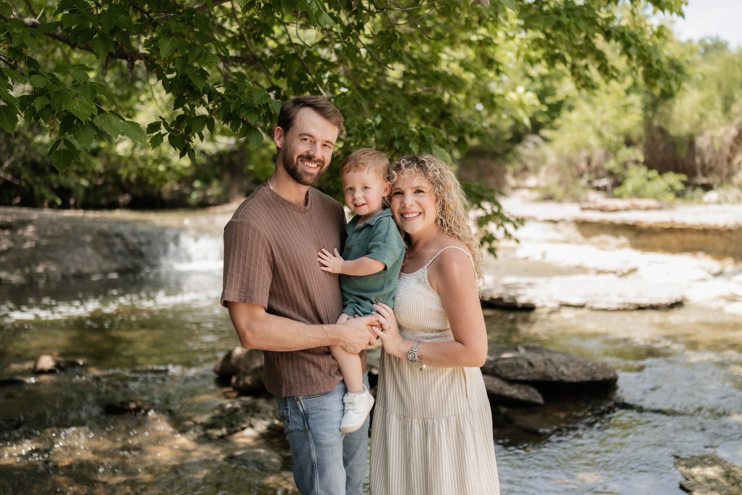 Fort Worth family Photographer capturing a family photo session in Weatherford, TX