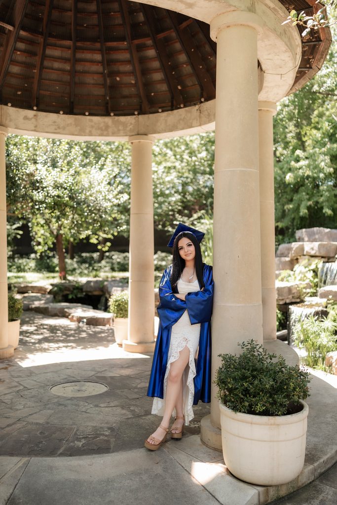 Portrait of girl at the Fort Worth Botanic Garden during her senior portrait session
