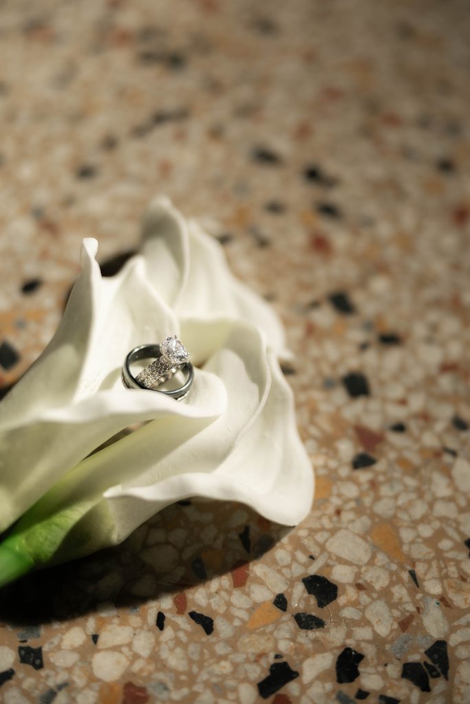 Close up photo of the wedding rings